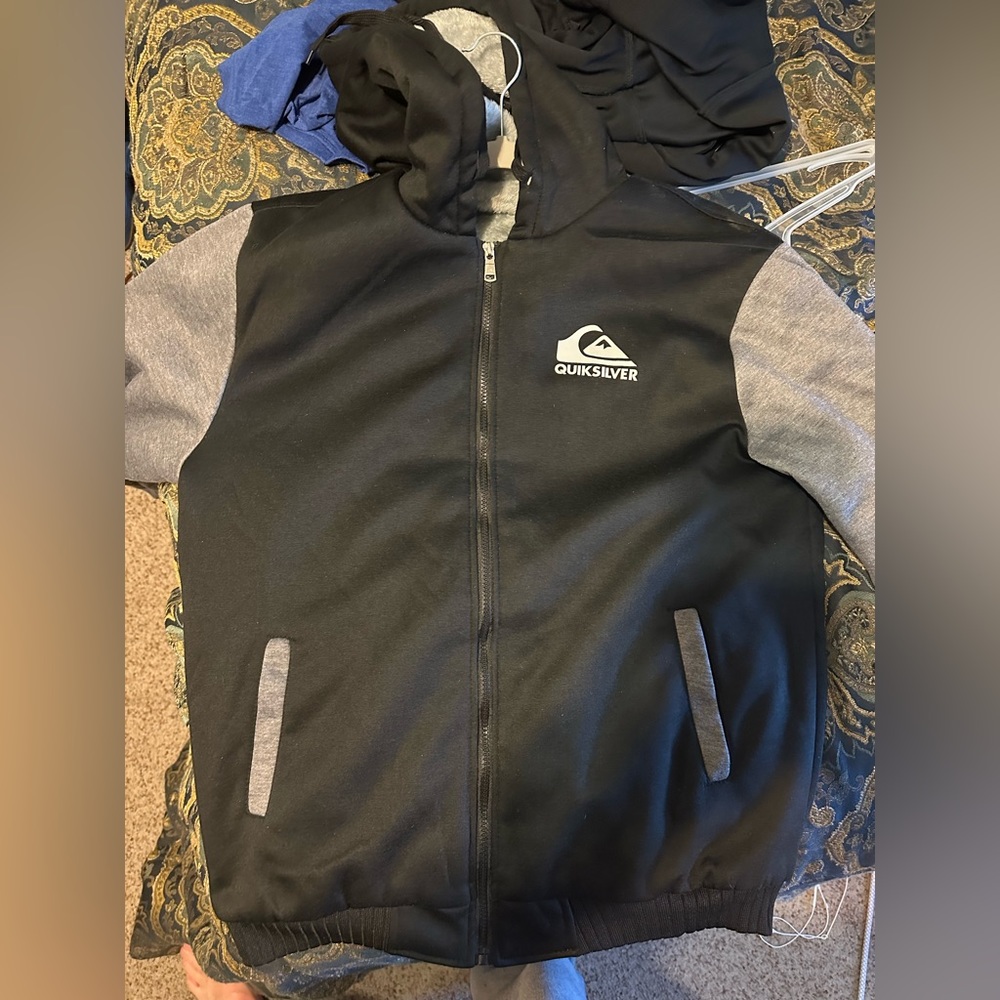 Quicksilver hoodie furry inside warm. XL